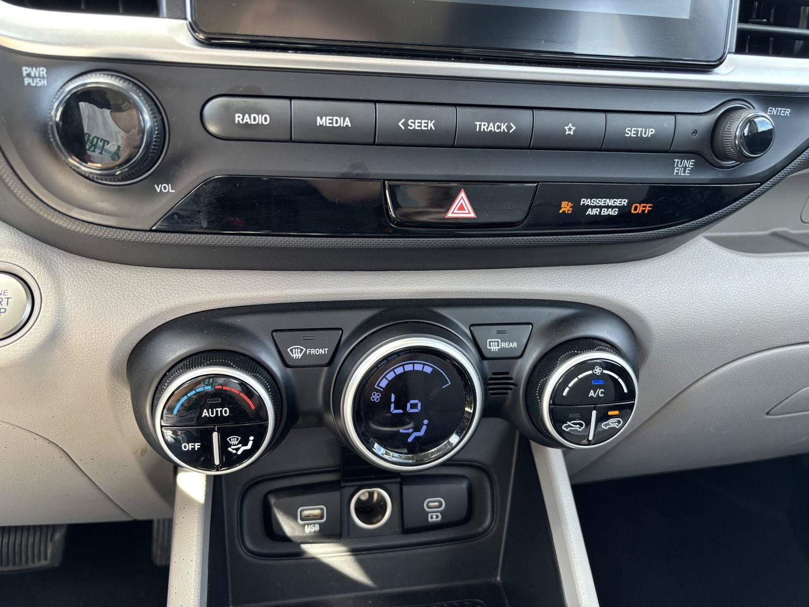 Used 2025 Hyundai Venue SEL FWD image 30