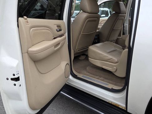 Used 2010 Cadillac Escalade ESV Luxury AWD/4WD image 31