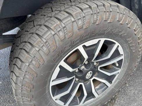 Used 2021 Toyota Tacoma TRD Sport w/ Technology Package RWD image 6