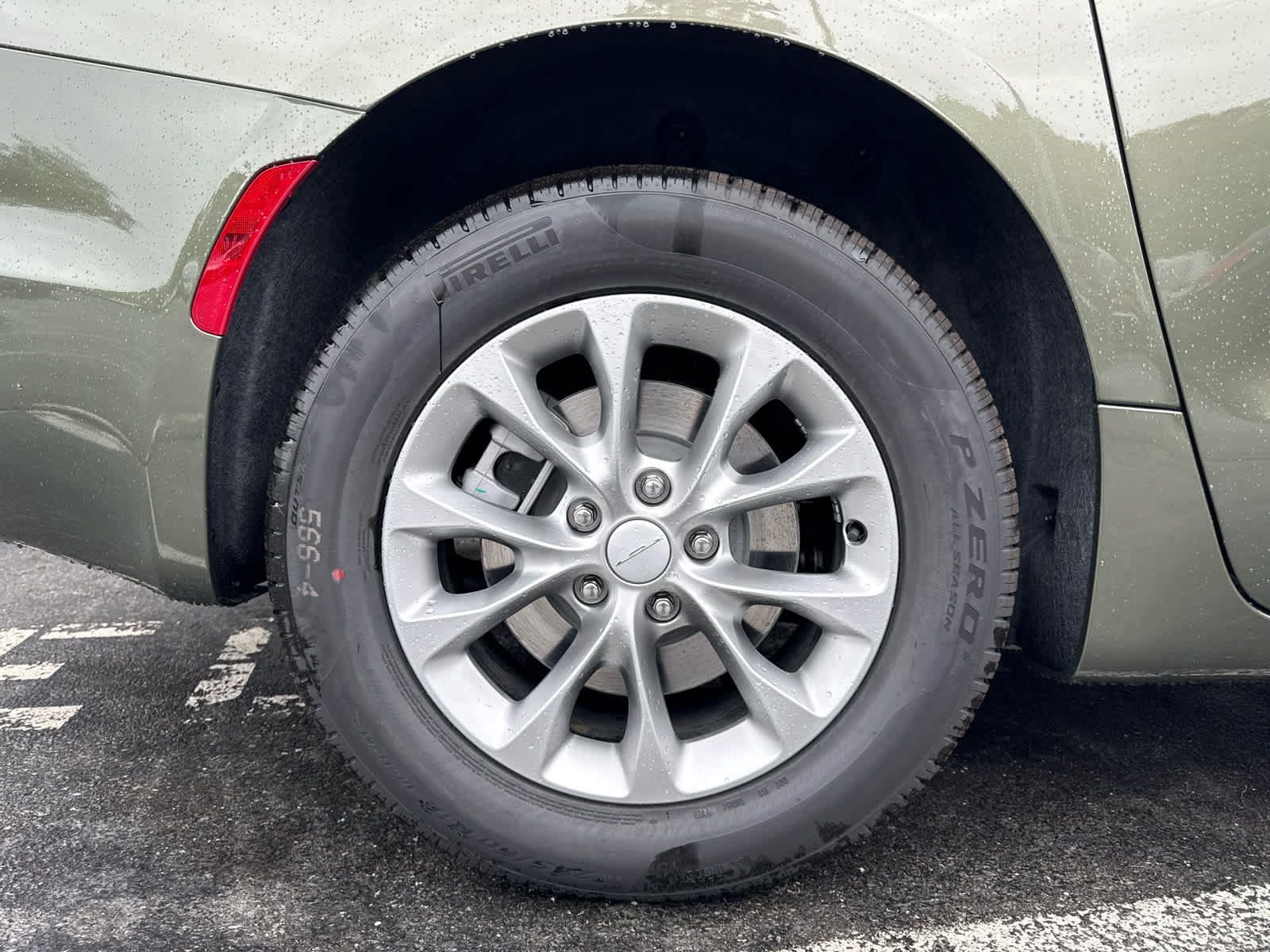 New 2027 Chrysler Pacifica Select AWD/4WD image 10