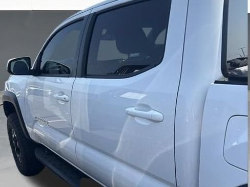 Used 2018 Toyota Tacoma TRD Off-Road AWD/4WD image 22