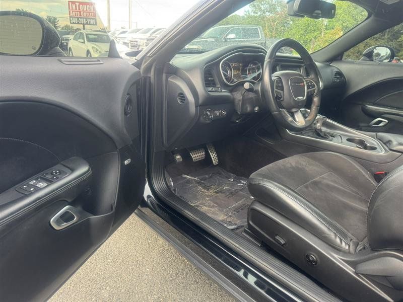 Used 2016 Dodge Challenger R/T Scat Pack w/ Leather Interior Group RWD image 15