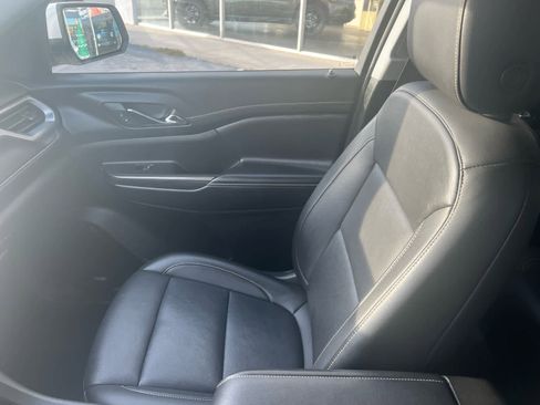 Used 2023 GMC Acadia SLT image 30