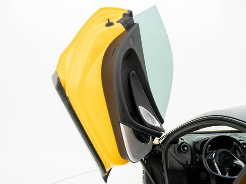 Used 2023 McLaren GT image 22