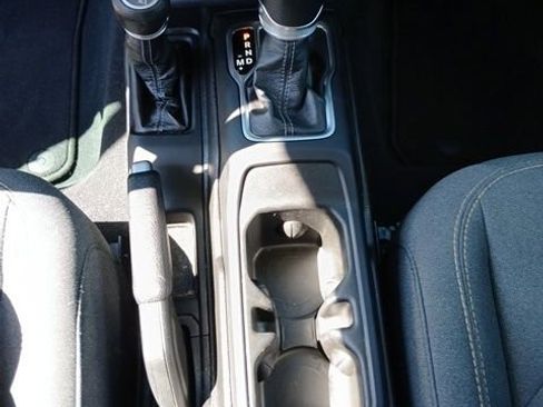 Used 2024 Jeep Wrangler Sahara image 19