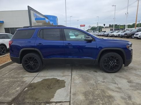 Used 2023 GMC Acadia SLE w/ Driver Convenience Package FWD image 5