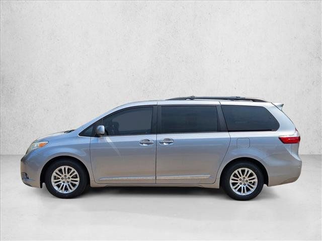 Used 2015 Toyota Sienna XLE FWD image 9