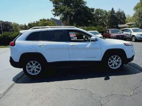 Used 2016 Jeep Cherokee Latitude w/ Comfort/Convenience Group AWD/4WD image 9