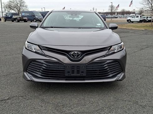 Used 2020 Toyota Camry LE FWD image 5