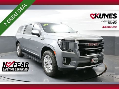 Used 2023 GMC Yukon XL SLT image 1