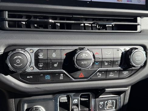 Used 2025 Jeep Wrangler Unlimited Sahara w/ Safety Group image 26