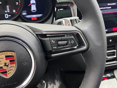 Used 2025 Porsche Macan image 14