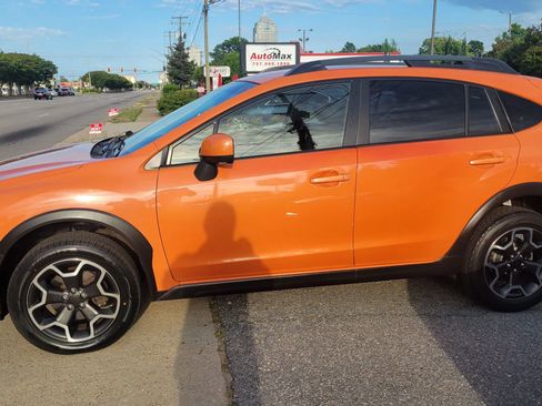 Used 2014 Subaru Crosstrek 2.0i Premium AWD/4WD image 2
