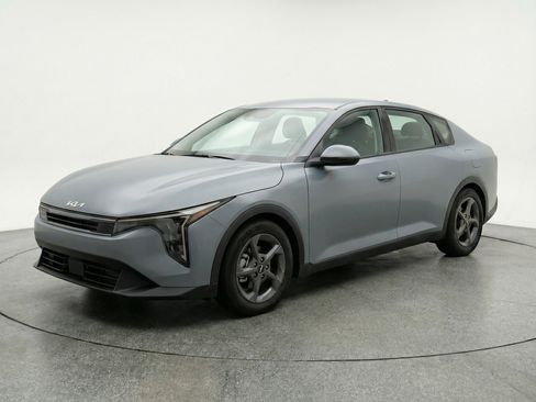 Used 2025 Kia K4 LXS image 3