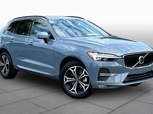 Used 2022 Volvo XC60 B5 Momentum w/ Advanced Package FWD image 3