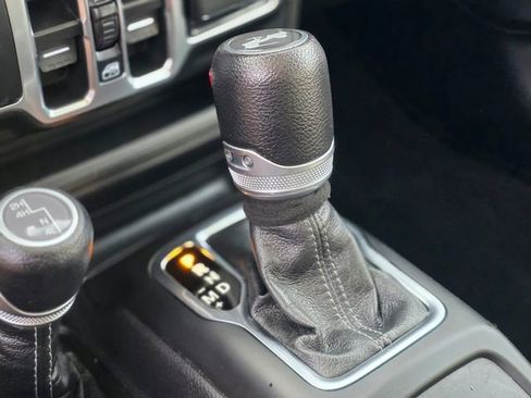 Used 2024 Jeep Wrangler Sport S image 33