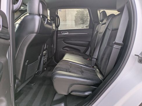 Used 2019 Jeep Grand Cherokee Altitude image 21