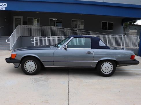 Used 1989 Mercedes-Benz 560 SL image 4
