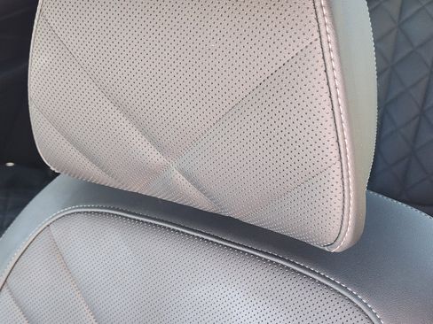 Used 2024 BMW X7 xDrive40i w/ M Sport Package image 16