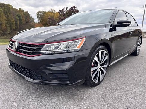 Used 2018 Volkswagen Passat 3.6 image 33