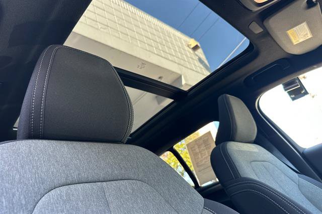 Certified 2025 Volvo XC40 B5 Core AWD/4WD image 18