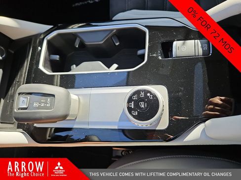 New 2026 Mitsubishi Outlander SE image 28