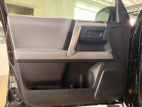 Used 2013 Toyota 4Runner SR5 image 10