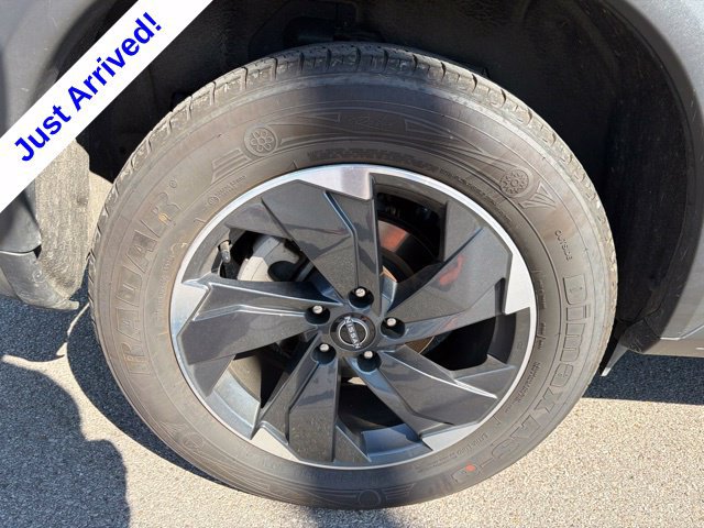 Used 2025 Nissan Rogue SV AWD/4WD image 16