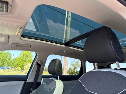 Used 2025 Volkswagen Taos SE image 12