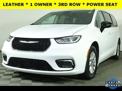 Used 2024 Chrysler Pacifica Touring-L