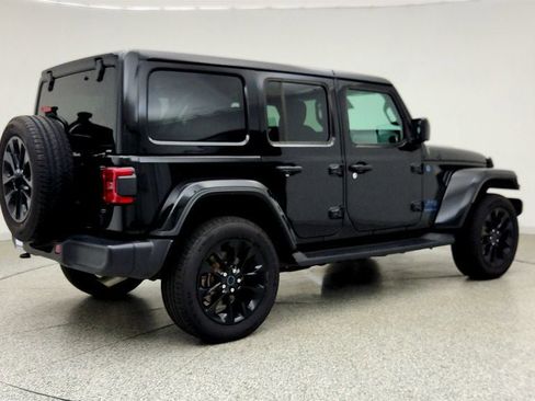 Used 2025 Jeep Wrangler Unlimited Sahara AWD/4WD image 5