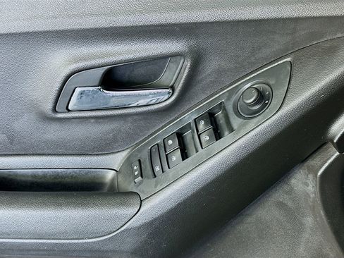 Used 2017 Chevrolet Trax LT FWD image 17