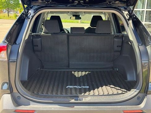 Used 2024 Toyota RAV4 LE AWD/4WD image 9
