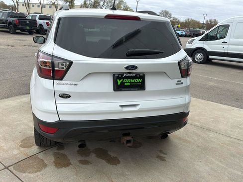 Used 2018 Ford Escape SE w/ SE Sport Appearance Package AWD/4WD image 4