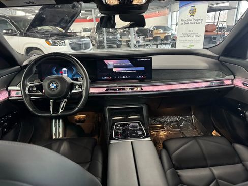 Used 2024 BMW 740i image 31