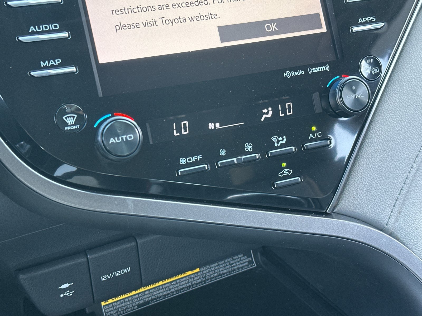 Used 2019 Toyota Camry XLE w/ 4 Season Floor Mat Package FWD image 19