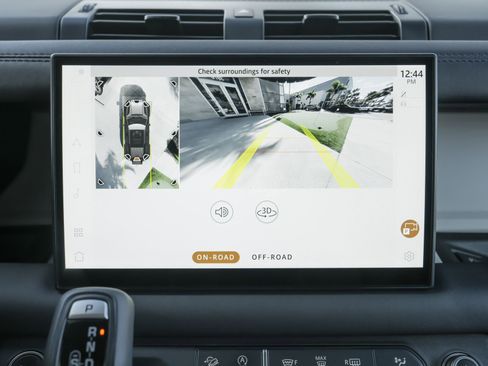 Used 2025 Land Rover Defender 110 S image 14