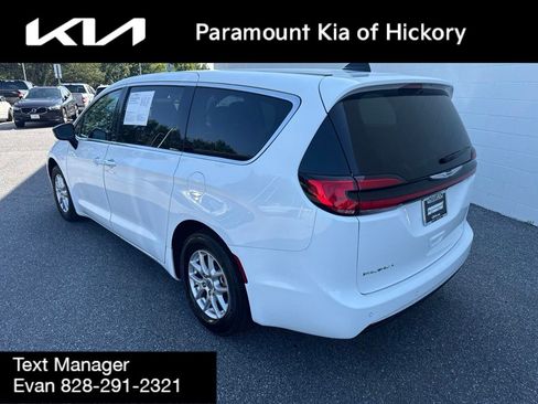 Used 2024 Chrysler Pacifica Touring-L FWD image 5