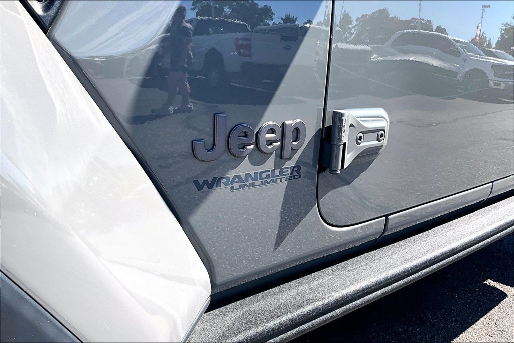 Used 2019 Jeep Wrangler Unlimited Sahara w/ Quick Order Package 24M Moab AWD/4WD image 7
