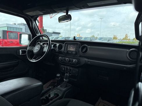 Used 2021 Jeep Gladiator Willys image 20