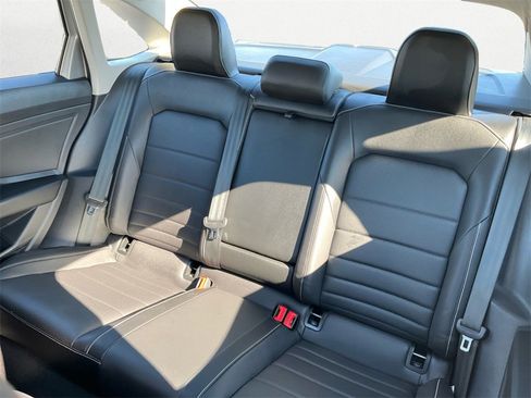 Used 2024 Volkswagen Jetta SE image 9