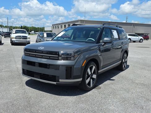 Used 2025 Hyundai Santa Fe Limited FWD image 4