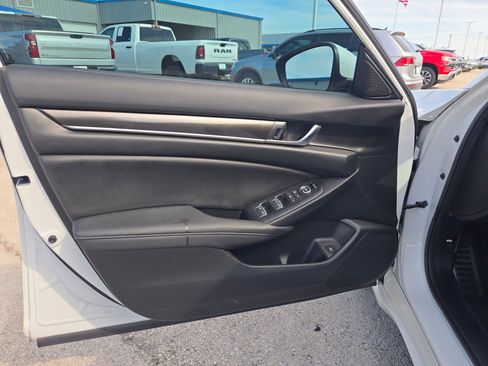 Used 2020 Honda Accord Sport image 12