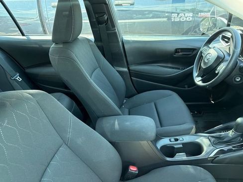 Used 2025 Toyota Corolla LE FWD image 11