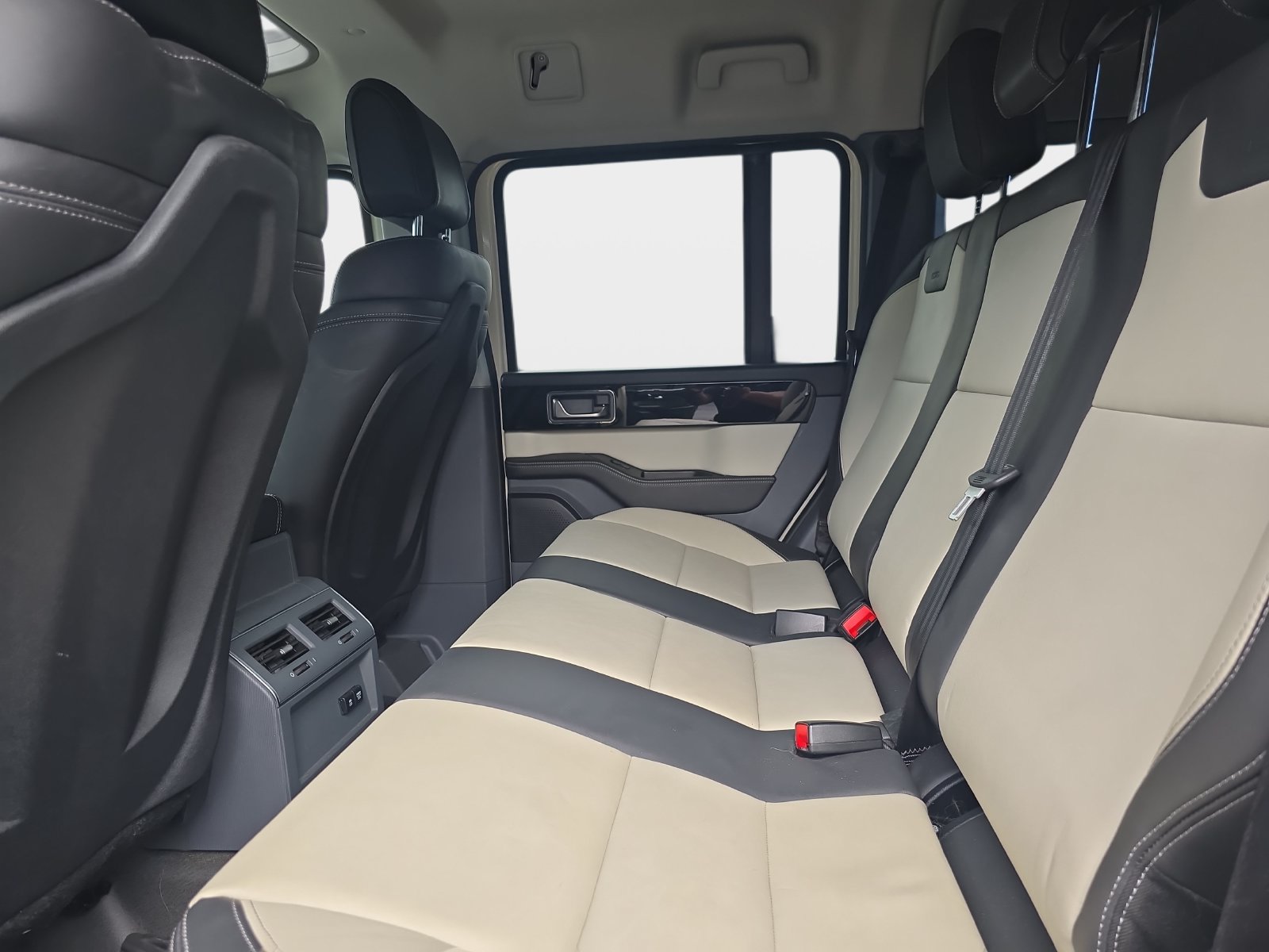 Used 2024 INEOS Grenadier Station Wagon AWD/4WD image 17