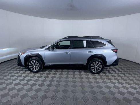 Used 2024 Subaru Outback Premium AWD/4WD image 5