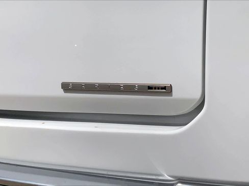 Used 2022 Jeep Grand Wagoneer Series III w/ Rear Seat Video Group 1 AWD/4WD image 10