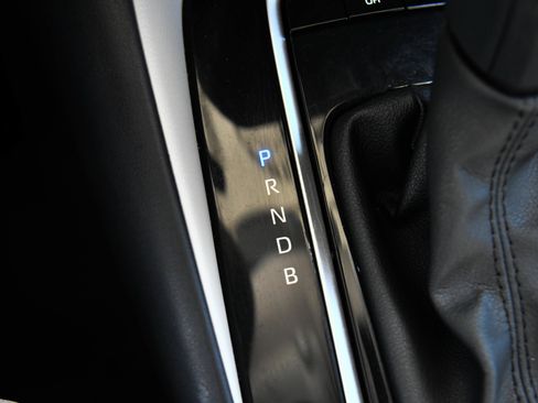Used 2025 Toyota Corolla LE w/ LE Premium Package FWD image 27
