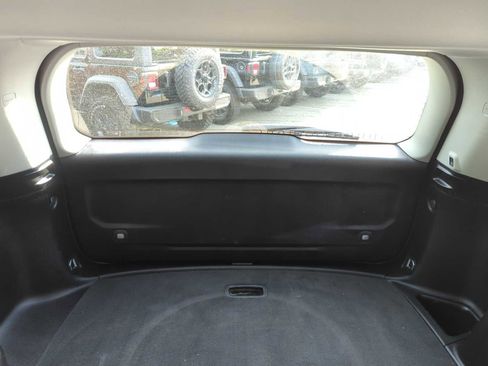 Used 2023 Jeep Grand Cherokee Limited w/ Black Appearance Package AWD/4WD image 34