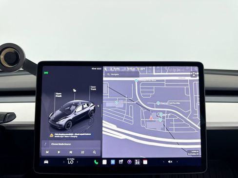 Used 2024 Tesla Model Y Long Range AWD/4WD image 4